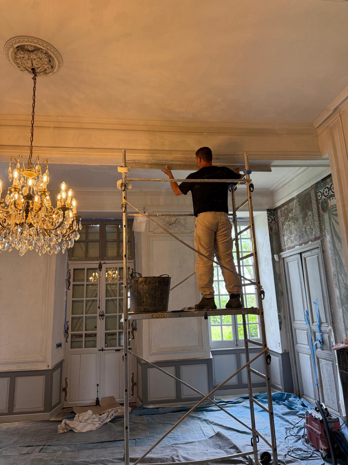 Restauration des moulures en plâtre au château de Gensac-sur-Garonne