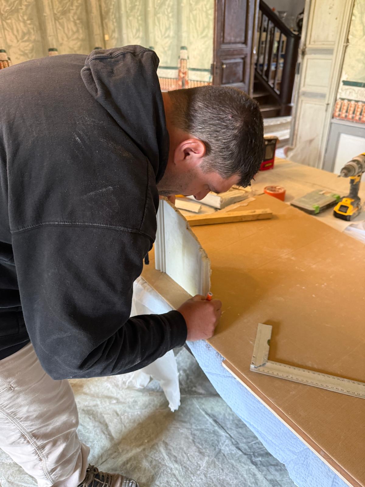 Restauration des moulures en plâtre au château de Gensac-sur-Garonne